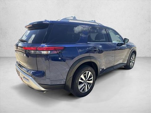 Used 2025 Nissan Pathfinder SL FWD image 5