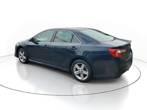 Used 2014 Toyota Camry SE FWD image 4