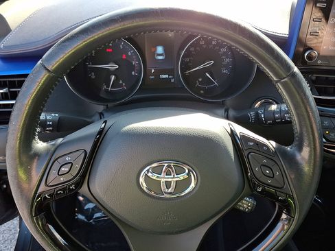 Used 2021 Toyota C-HR XLE image 19