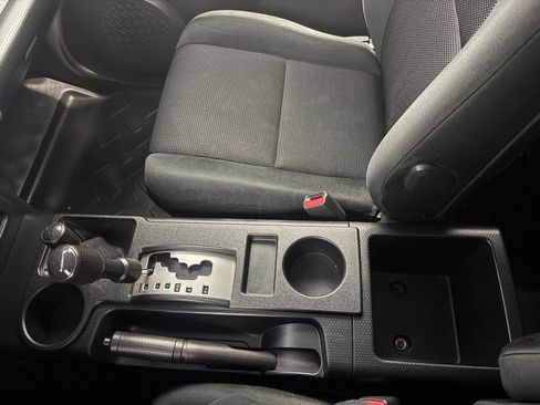 Used 2008 Toyota FJ Cruiser 4WD image 32