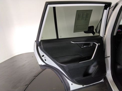 Used 2020 Toyota RAV4 XLE image 28