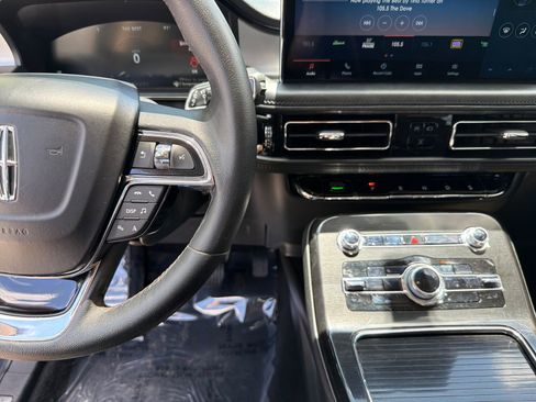 Used 2022 Lincoln Nautilus FWD image 25