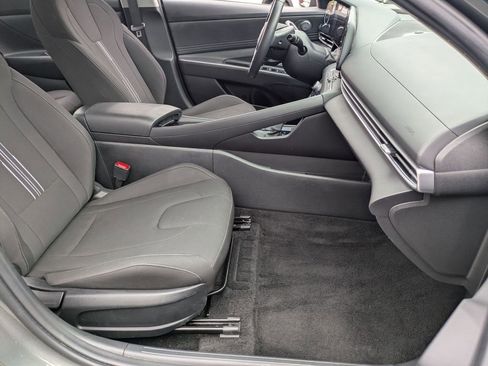 Used 2025 Hyundai Elantra SEL FWD image 28