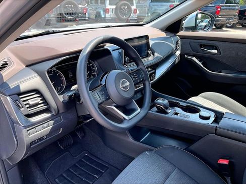 Used 2023 Nissan Rogue SV AWD/4WD image 8