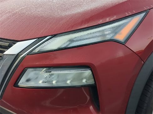 Used 2023 Nissan Rogue SV image 9