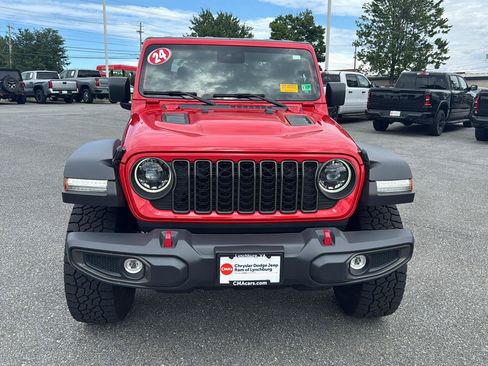 Used 2024 Jeep Gladiator Rubicon w/ Convenience Group AWD/4WD image 2