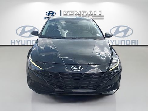 Used 2021 Hyundai Elantra SE FWD image 2
