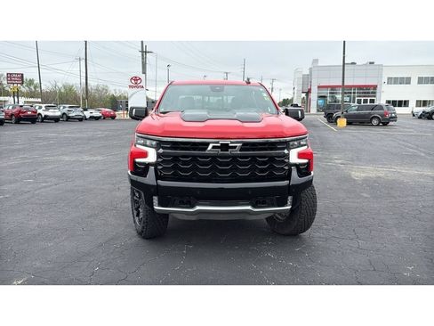 Used 2025 Chevrolet Silverado 1500 ZR2 w/ Technology Package AWD/4WD image 2