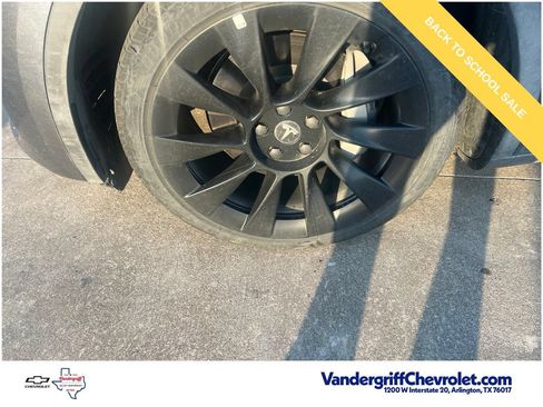 Used 2023 Tesla Model Y Long Range AWD/4WD image 2