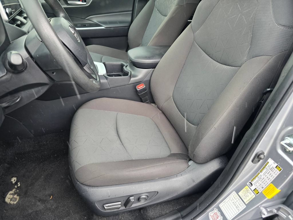 Certified 2025 Toyota RAV4 XLE AWD/4WD image 23