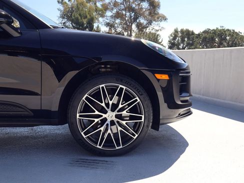 Certified 2023 Porsche Macan image 11