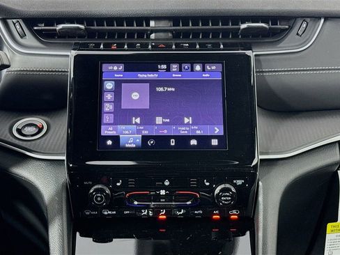 New 2025 Jeep Grand Cherokee Laredo w/ Luxury Tech Group I image 25