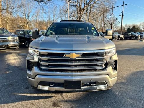 Used 2024 Chevrolet Silverado 1500 High Country w/ High Country Premium Package AWD/4WD image 3
