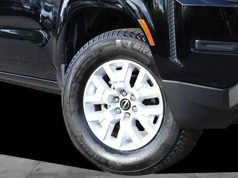 Certified 2022 Nissan Frontier SV AWD/4WD image 3