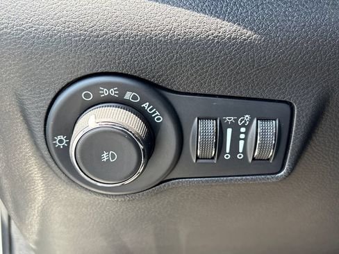 Used 2024 Jeep Compass Latitude AWD/4WD image 8