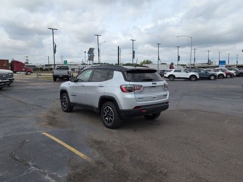 Used 2025 Jeep Compass Trailhawk AWD/4WD image 5