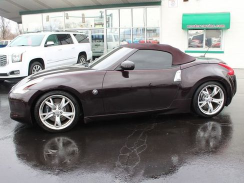 Used 2010 Nissan 370Z Touring w/ Sport Pkg image 4