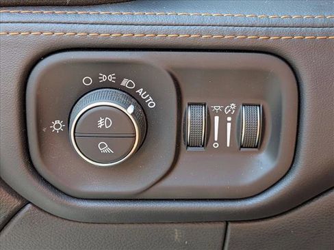 Used 2023 RAM 3500 Limited image 17