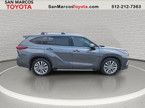 Used 2023 Toyota Highlander Platinum FWD image 5