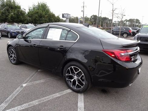 Used 2017 Buick Regal Sport Touring image 6