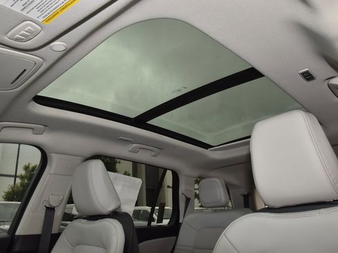 New 2026 Lincoln Aviator AWD image 32