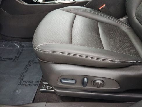 Used 2023 Buick Encore GX Essence image 14