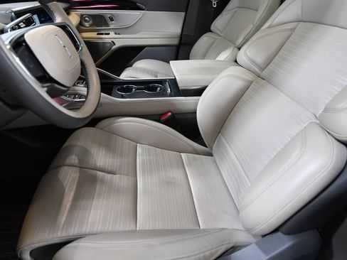 Used 2025 Lincoln Nautilus Reserve AWD/4WD image 7