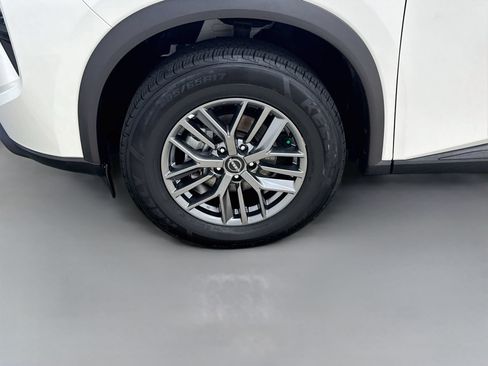 Used 2024 Nissan Rogue S AWD/4WD image 28