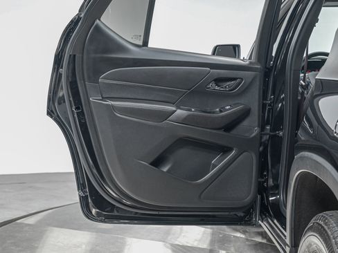 Used 2023 Chevrolet Traverse LT w/ LPO, Floor Liner Package image 25