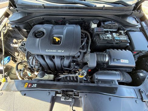 Used 2018 Hyundai Elantra Value Edition FWD image 33