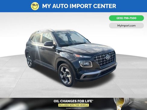 Used 2025 Hyundai Venue SEL FWD image 1
