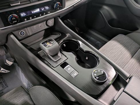 Used 2023 Nissan Rogue SV image 13