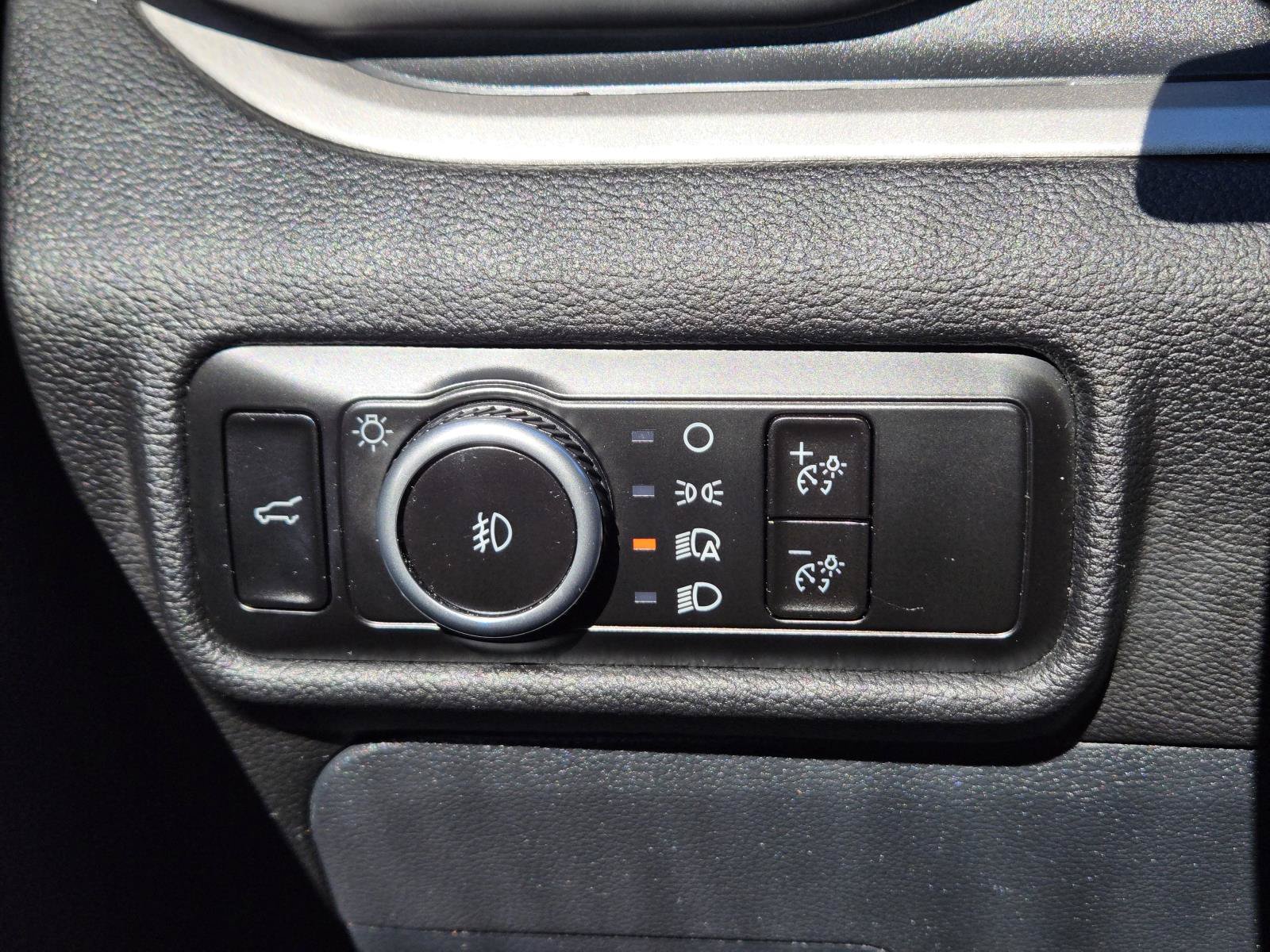 Used 2023 Ford Explorer XLT w/ Equipment Group 202A RWD image 23