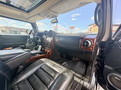 Used 2005 HUMMER H2 w/ Preferred Equipment Group AWD/4WD image 30