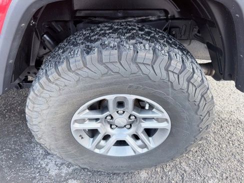 Certified 2020 Jeep Gladiator Sport image 33