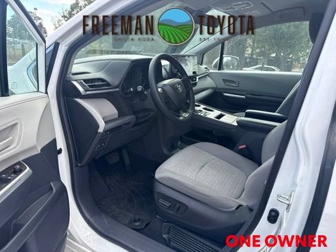 Used 2024 Toyota Sienna LE AWD/4WD image 7