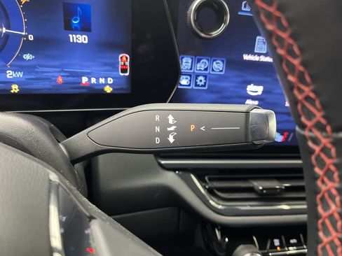 Used 2024 Chevrolet Equinox EV RS image 27