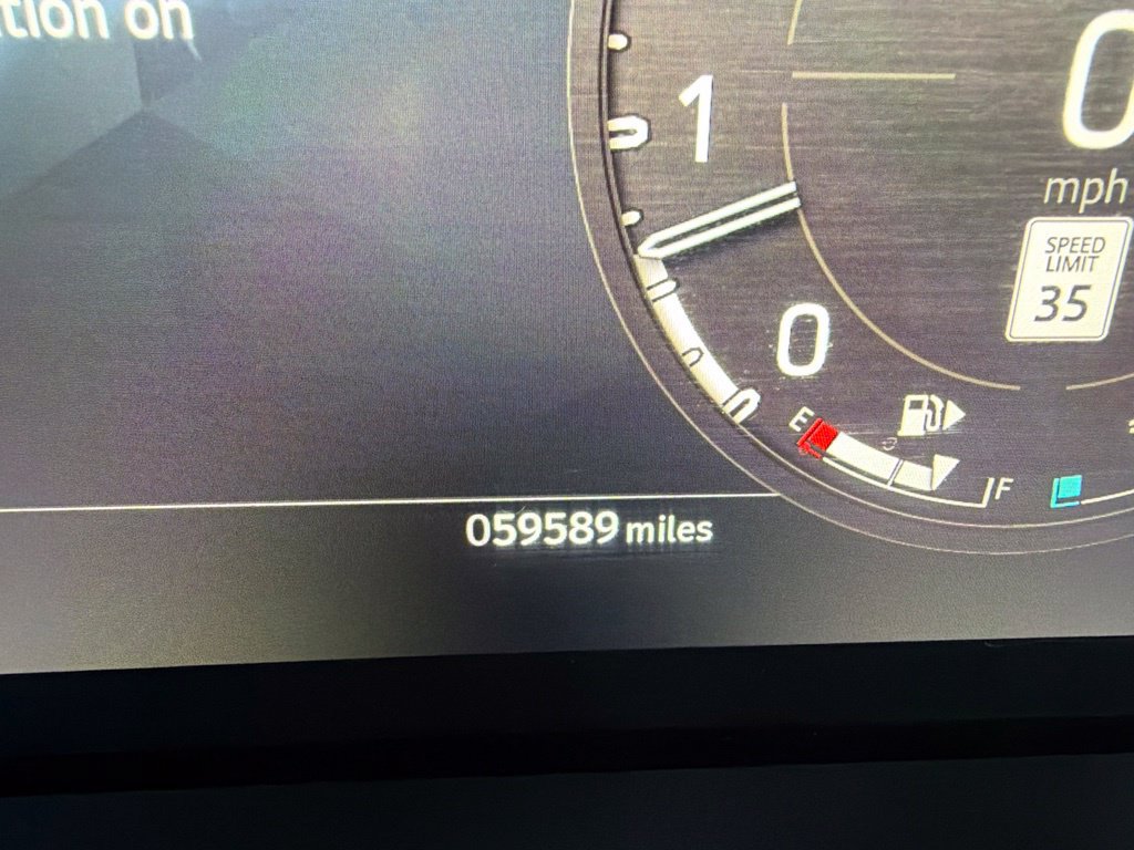 Used 2024 Land Rover Defender 110 X-Dynamic SE AWD/4WD image 15
