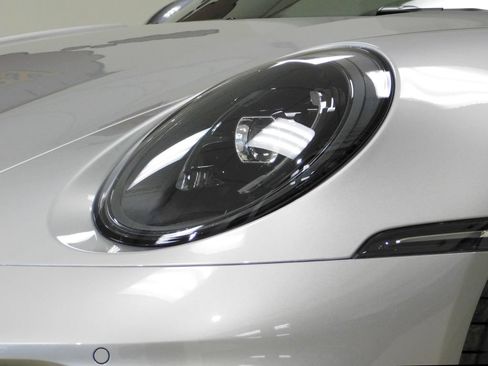 Used 2025 Porsche 911 Carrera T RWD image 30