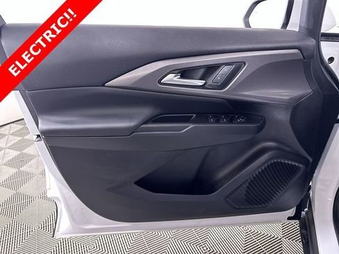 Used 2025 Chevrolet Equinox EV LT image 42