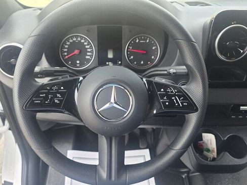 Used 2025 Mercedes-Benz Sprinter 2500 image 12