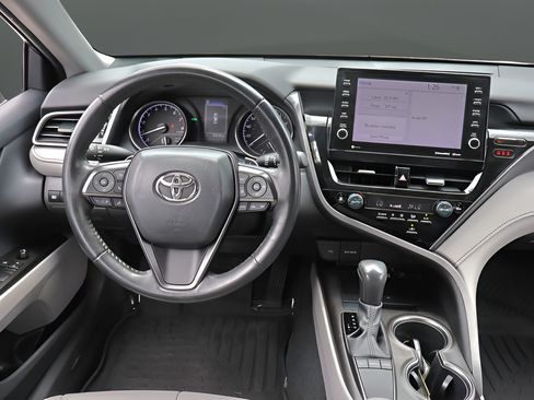 Used 2023 Toyota Camry SE w/ Cold Weather Package FWD image 14