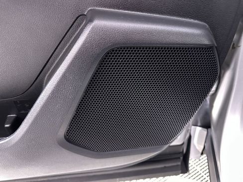 Used 2022 Toyota Highlander XLE image 25