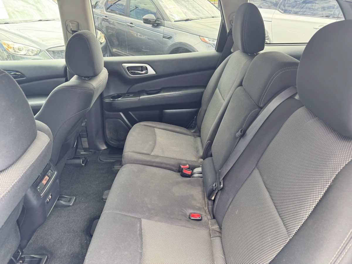 Used 2020 Nissan Pathfinder S FWD image 33
