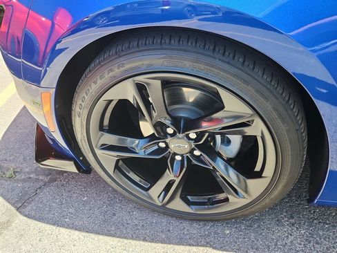 Used 2023 Chevrolet Camaro LT RWD image 16