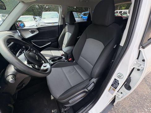 Used 2025 Kia Soul LX w/ LX Technology Package FWD image 33