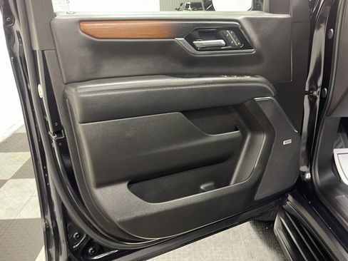Used 2025 GMC Yukon Denali AWD/4WD image 13