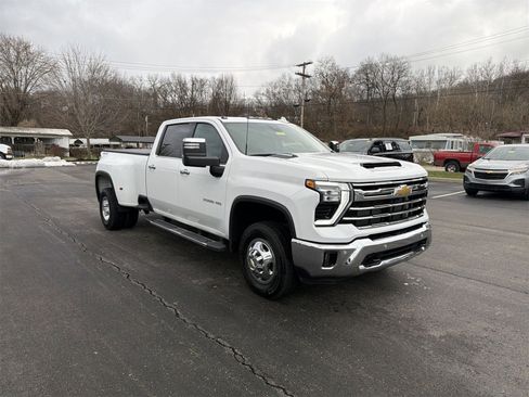 Used 2024 Chevrolet Silverado 3500 LTZ w/ LTZ Plus Package image 2