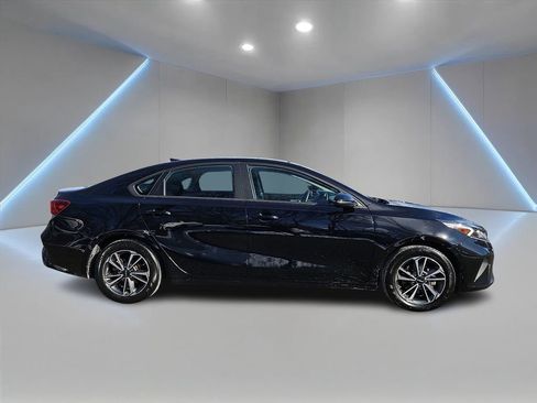 Used 2023 Kia Forte LXS w/ LXS Technology Package image 4