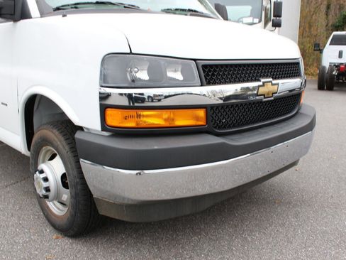 New 2025 Chevrolet Express 3500 w/ Power Convenience Package RWD image 5